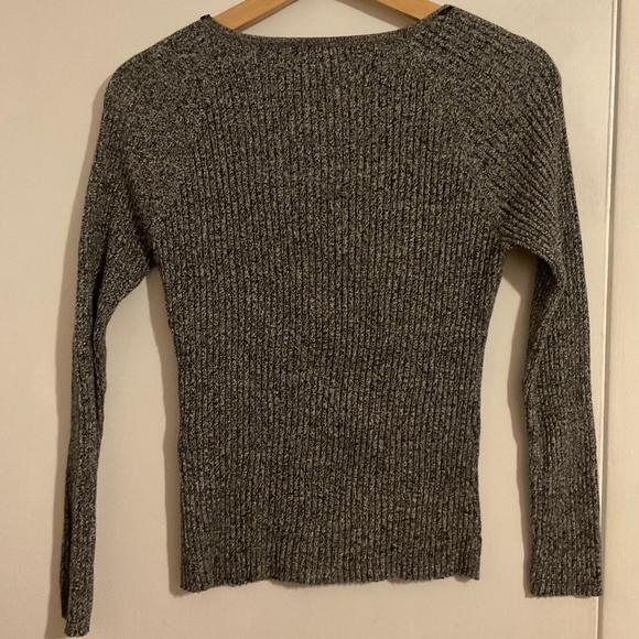 ribbed grey-black long-sleeve v-neck - Picture 3 of 4